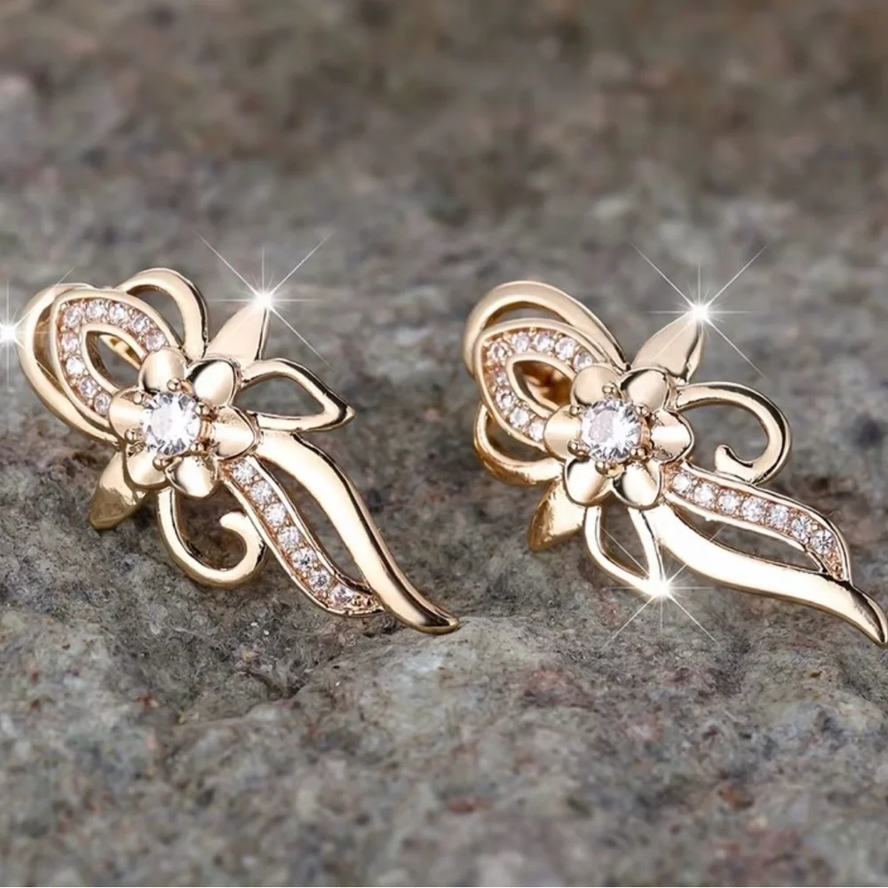 Elegant Gold Floral Crystal Earrings. (Box not included) - Picture 4 of 5